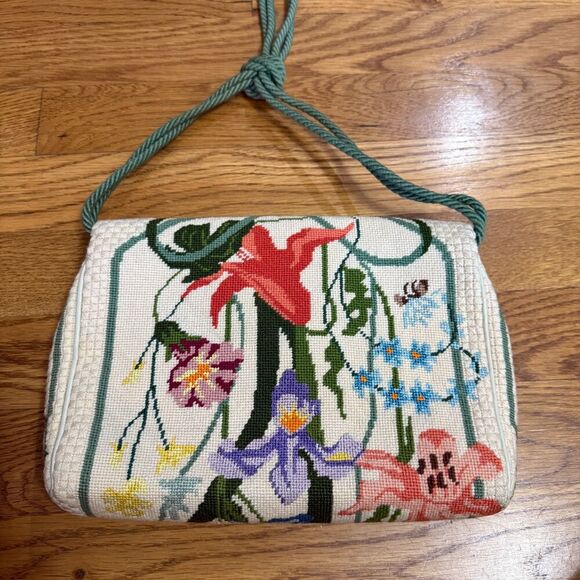 Vintage ELIZABETH‎ TURNER Louisville Iris Floral Ivory Needlepoint Purse - Picture 2 of 5